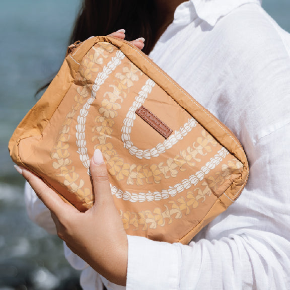 Puakenikeni Lei - The Clutch